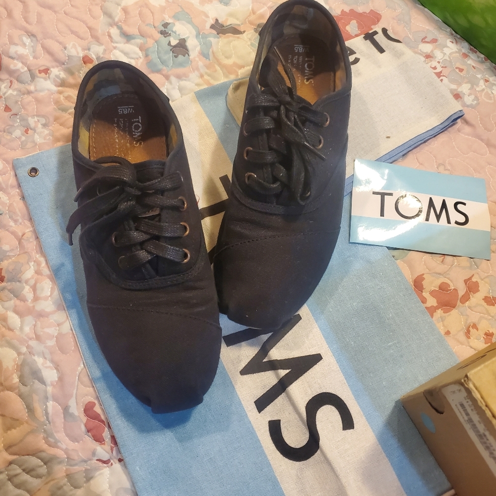 Tom's